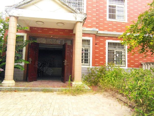 合肥庐江庐江城区越城花园县政府旁 一到三层别墅 五房三卫 带车库大