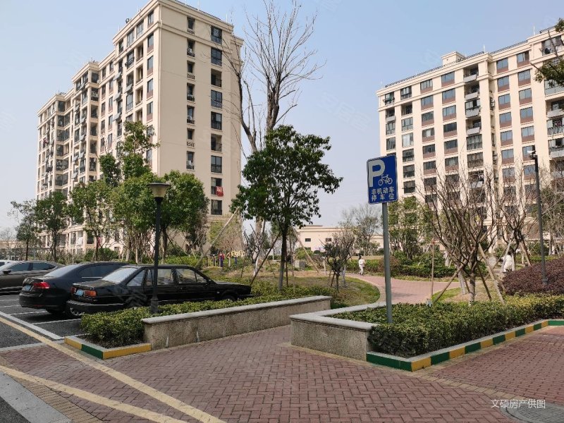 众安四室两厅两卫,东边套双阳台,好楼层看房有钥匙,众安山水苑二手房