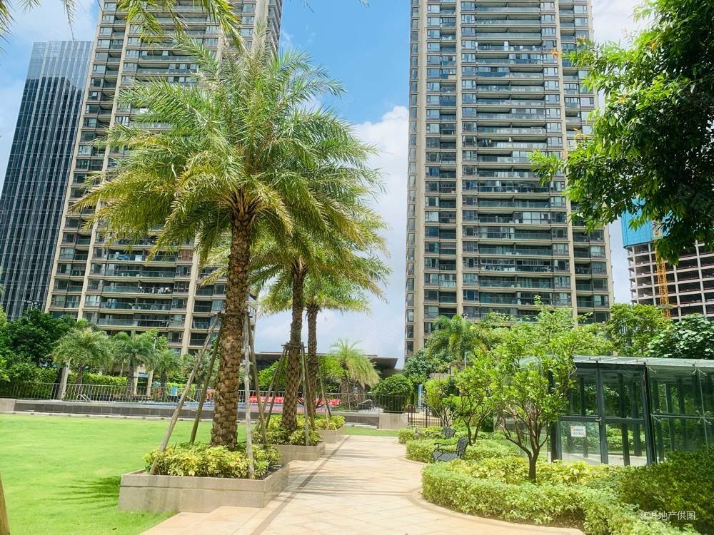 三房两厅两卫的,南北通透双阳台可以看高尔夫球场,翠湖香山玉兰苑二手