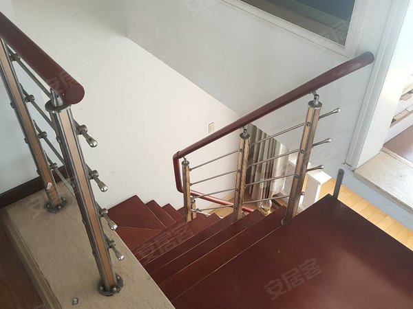 湖州吴兴八里店镇杏花苑多层复式,4房2卫,拎包入住,免费停车,免物业费。出租房源真实图片