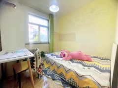 青岛黄岛长江路2楼好楼层井冈山地铁站附近 干净整洁 可月付 押一付一出租房源真实图片