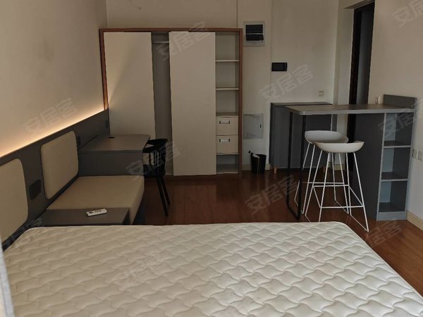 镇江镇江新区大港新区凤栖佳苑居家办工 一居室高级风格 精装家具齐全出租房源真实图片