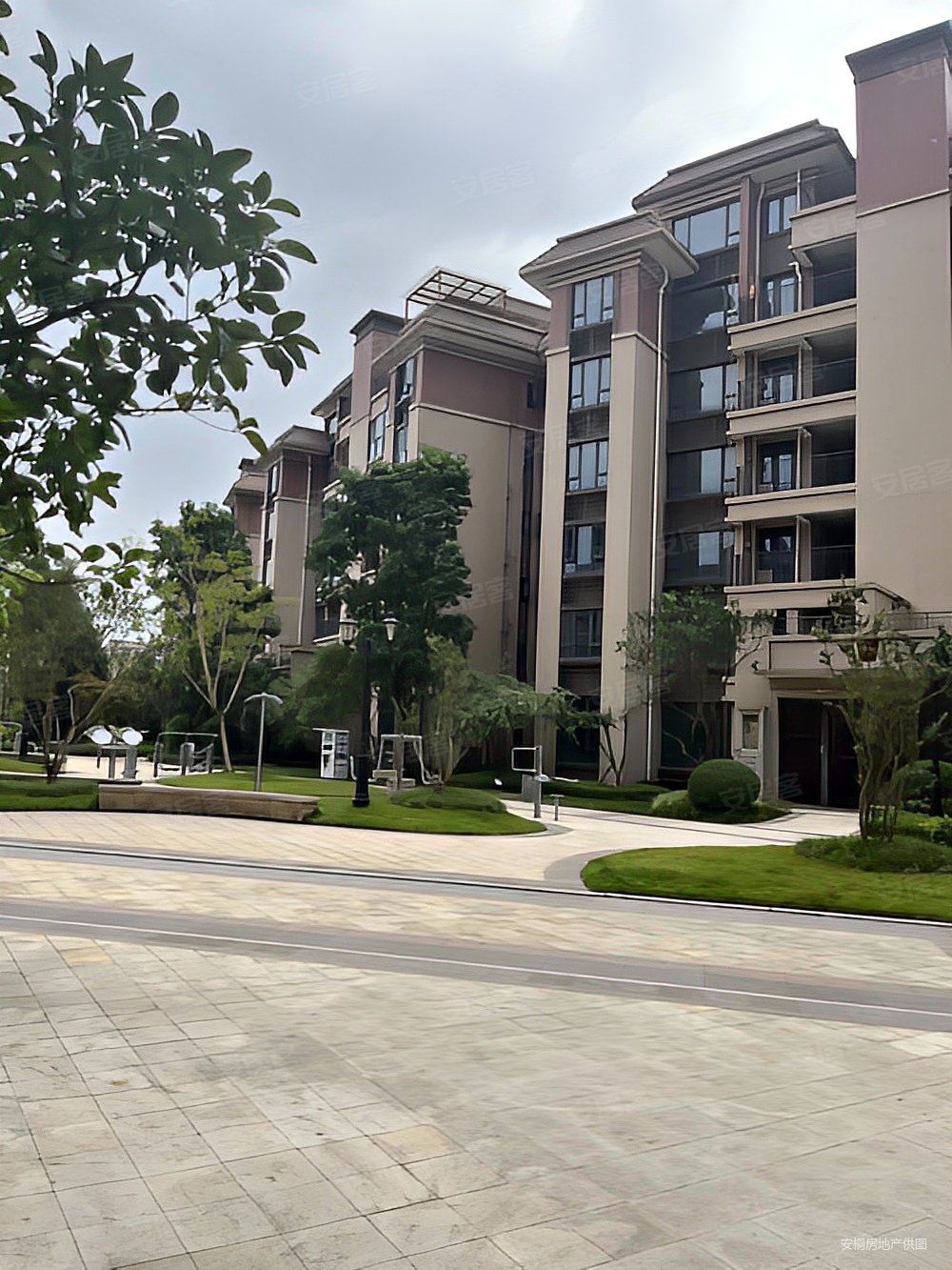 成都房产网>成都二手房>崇州二手房>羊马二手房>恒大银海湖(一期)>