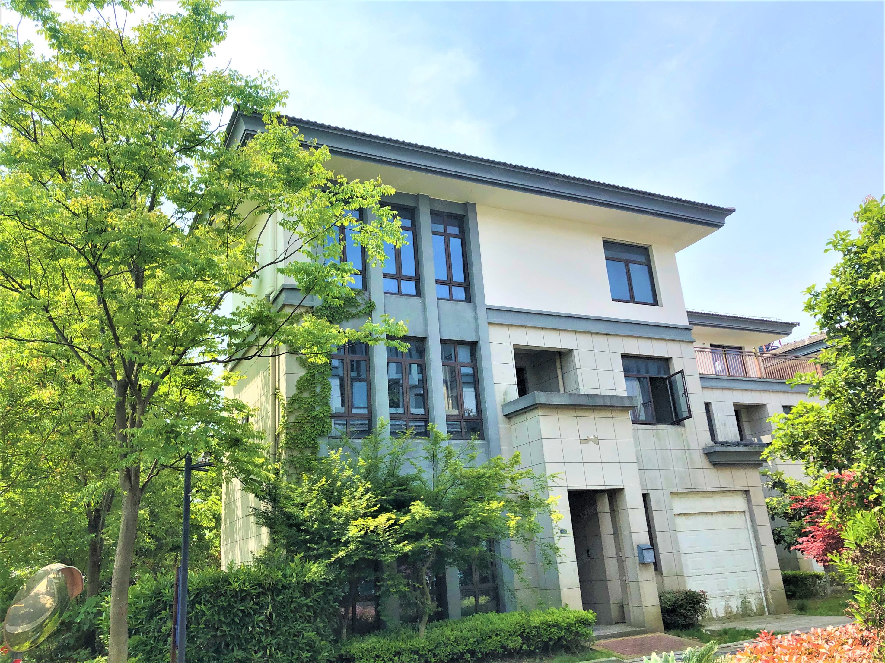 亏本价出售!周庄万盛园上叠别墅,满2年,满2年 ,靠近古镇.