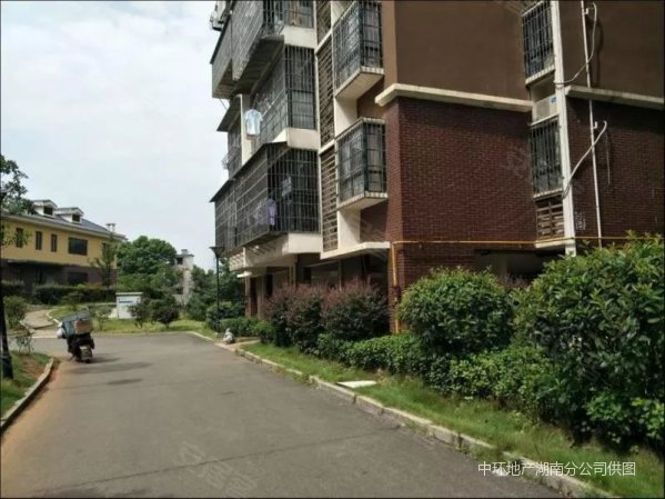 房东急售,简装四房,户型周正,南北通透,随时看房!