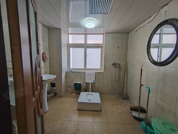 兰州城关东方红广场亚太大厦教育培训辅导班公司可注册精装修开间大亚太大厦电梯房广场西口出租房源真实图片