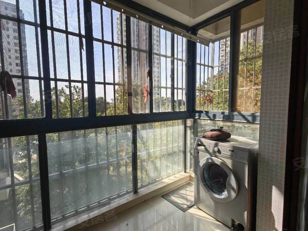 苏州吴江盛泽星月翡翠半岛翡翠半岛两室2万一年包物业 采光好 简单