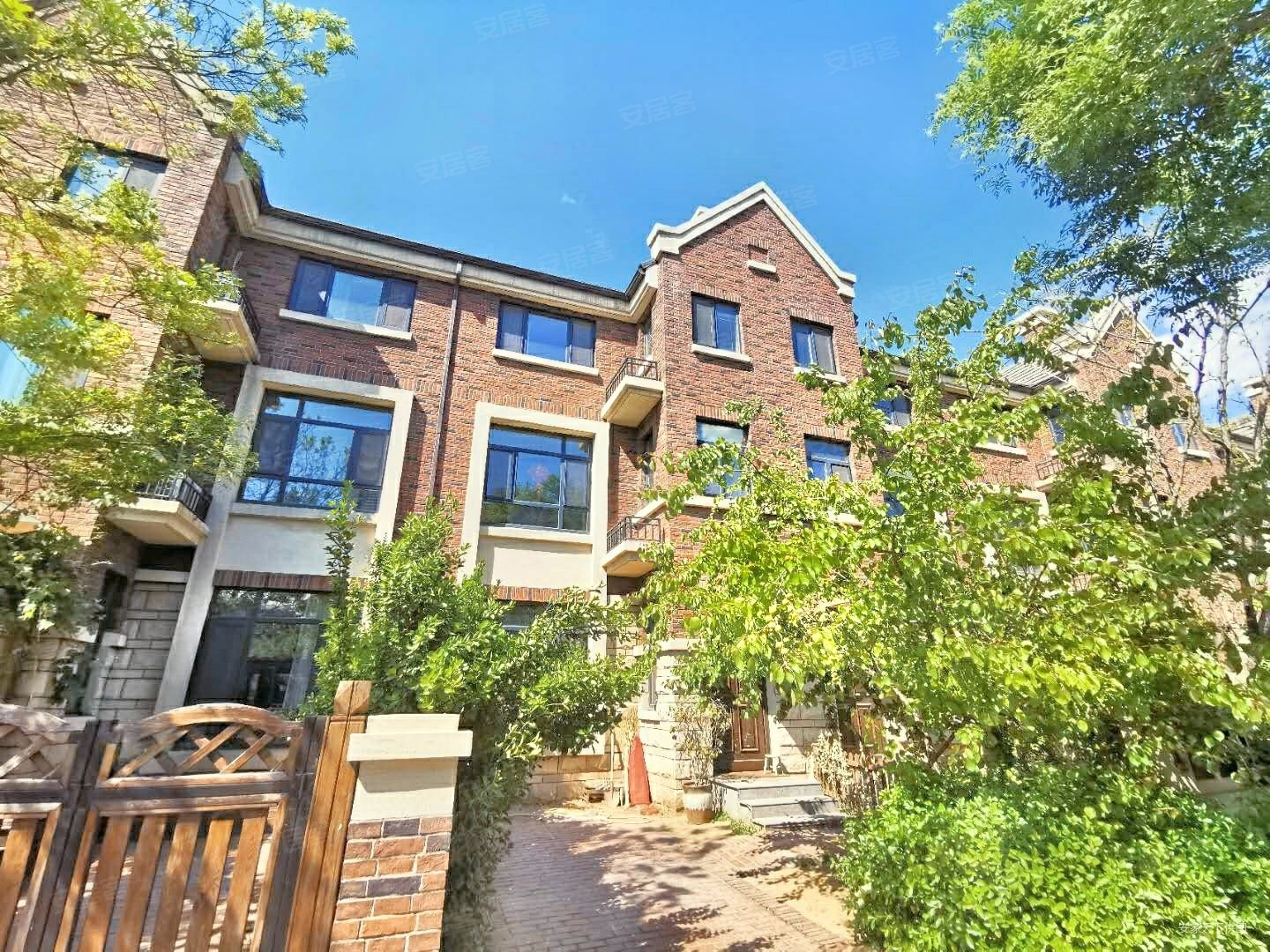 仁爱团泊湖鸿雁岛别墅