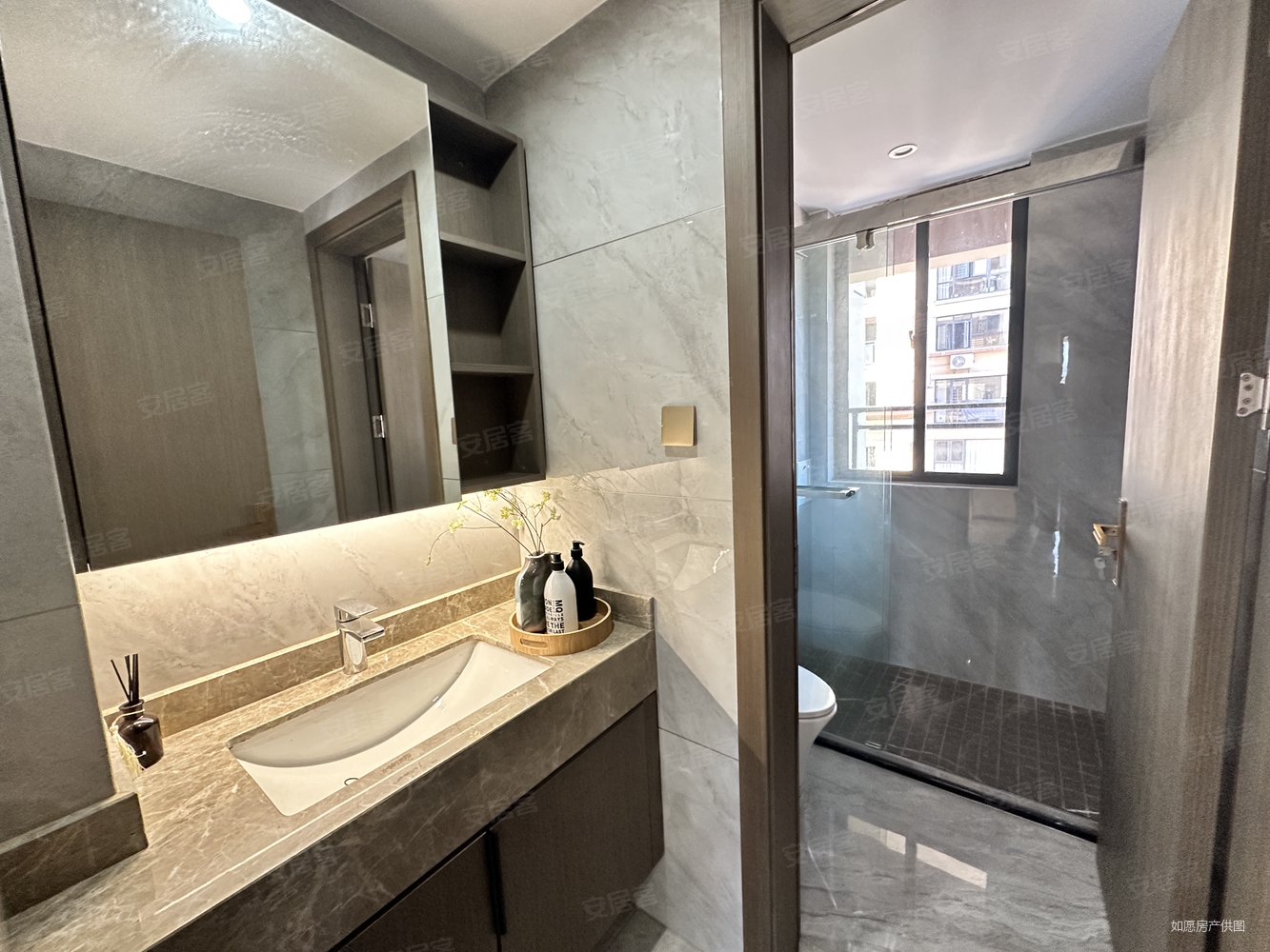 海宏天玺4室2厅2卫133㎡南北65万