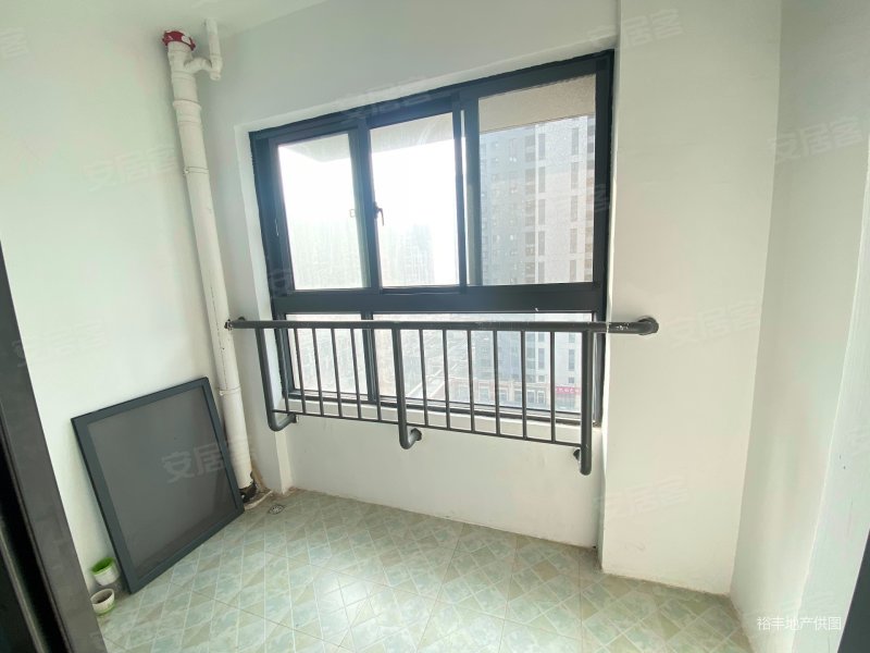 户型方正 好楼层 格 采光非常好,万达悦湖苑二手房,141.