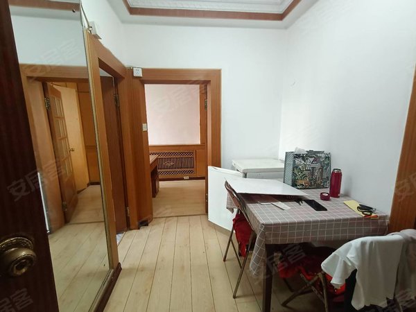 大连旅顺口新开广场英武街小区新玛特附近 楼层好 户型方正 房主在外地 我有钥匙出租房源真实图片