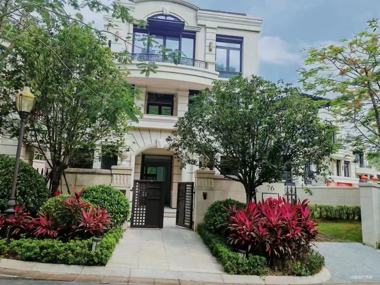 出则繁华入则宁静!珠海市区近拱北口岸!世外桃源大独栋华发山庄