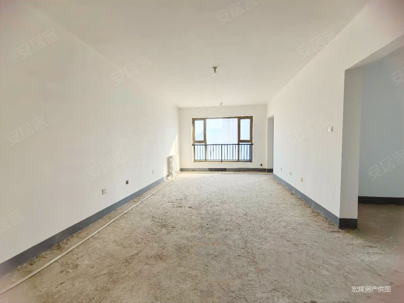 凤凰城三室两厅毛坯房中间楼层采光好可按揭