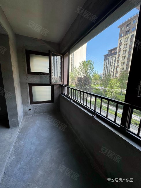 金辉优步学府,126平洋房4室,房东包大税,  即住