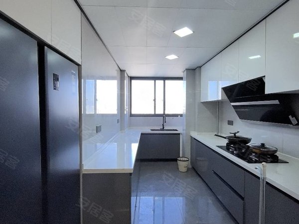 金华东阳横店横店南江府南江府中心位置大3房边套！现代简约风！家具家电齐全！拎包入住出租房源真实图片