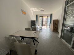 淮南寿县空港锦天前排三房出租 
家电家具齐全，随时看房出租房源真实图片