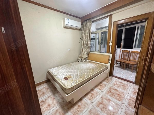 深圳福田岗厦福源大厦福田中心区,精装修朝向好,三室一厅住家合适出租