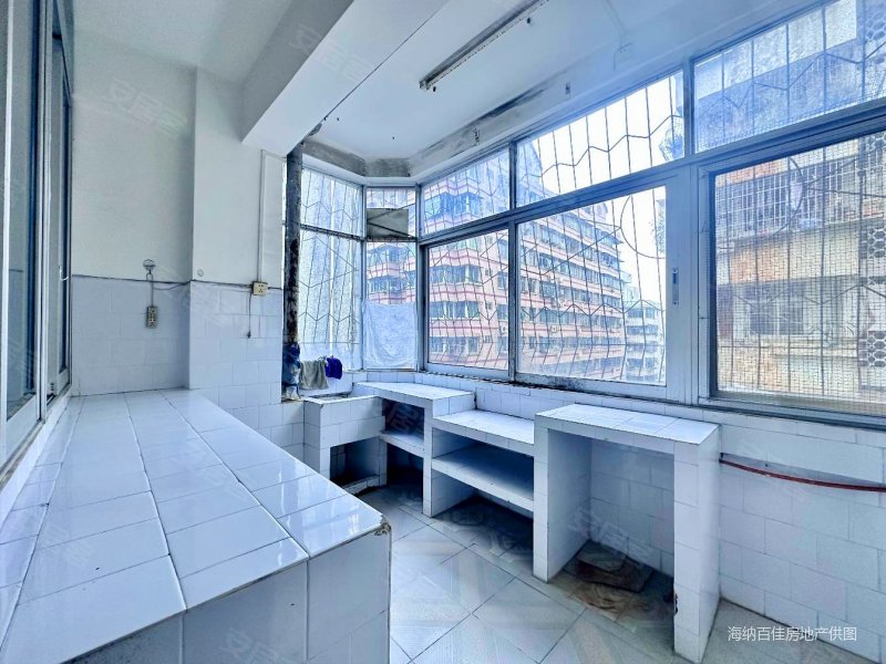 大型小区车位足,美舍小区二手房,125万,3室2厅,2卫,105平米-海口安居