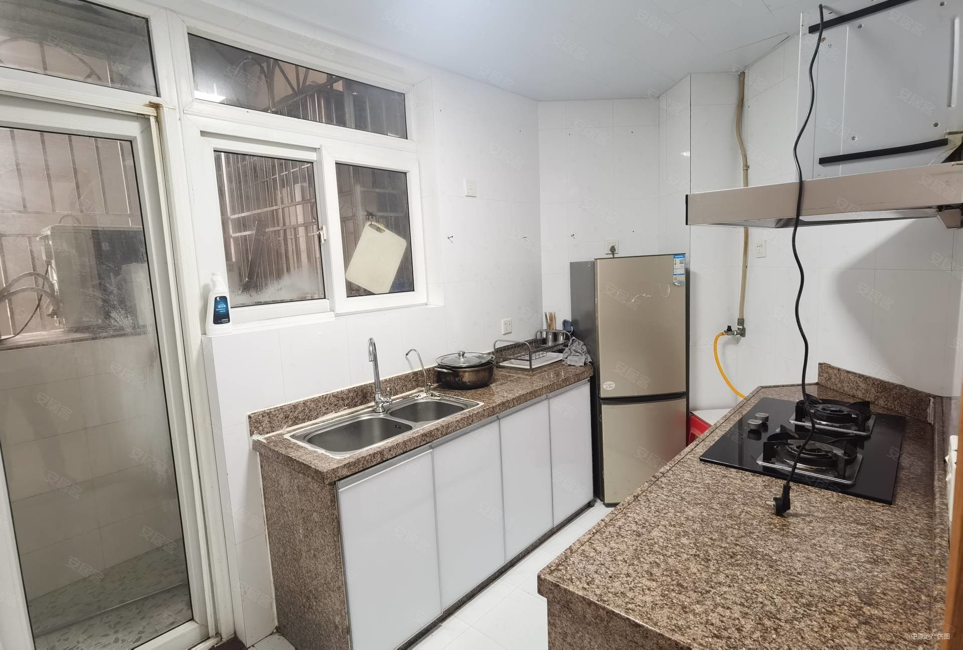 世纪春城(三期)3室2厅1卫96.65㎡东南380万