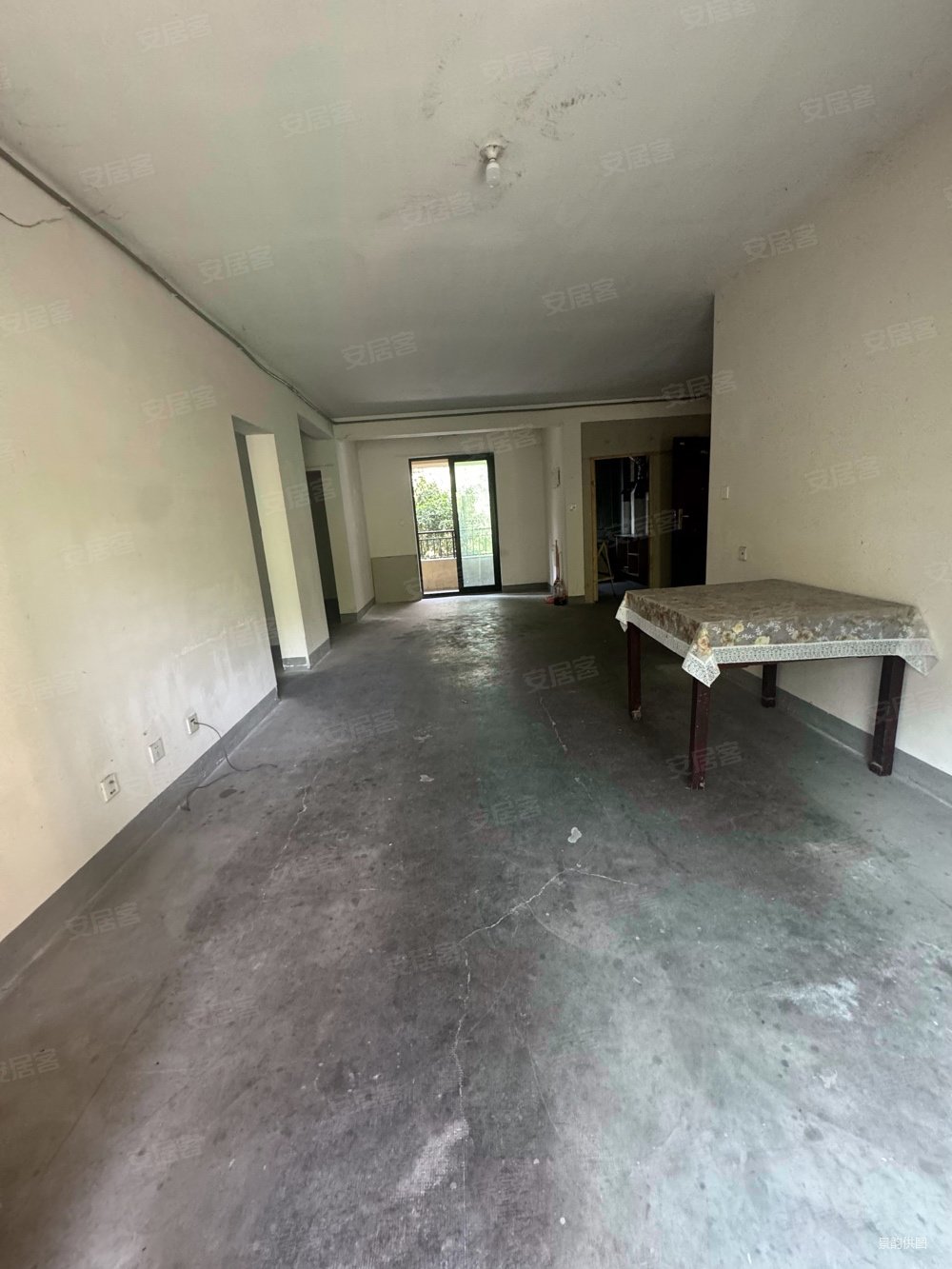 金辉悠步临湖 正规商品房 带电梯 商业配套成熟 双卫格局