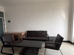 鹰潭月湖月湖城区急租 体育馆旁信运之星 朝南的公寓 房主好说话包物业800元出租房源真实图片