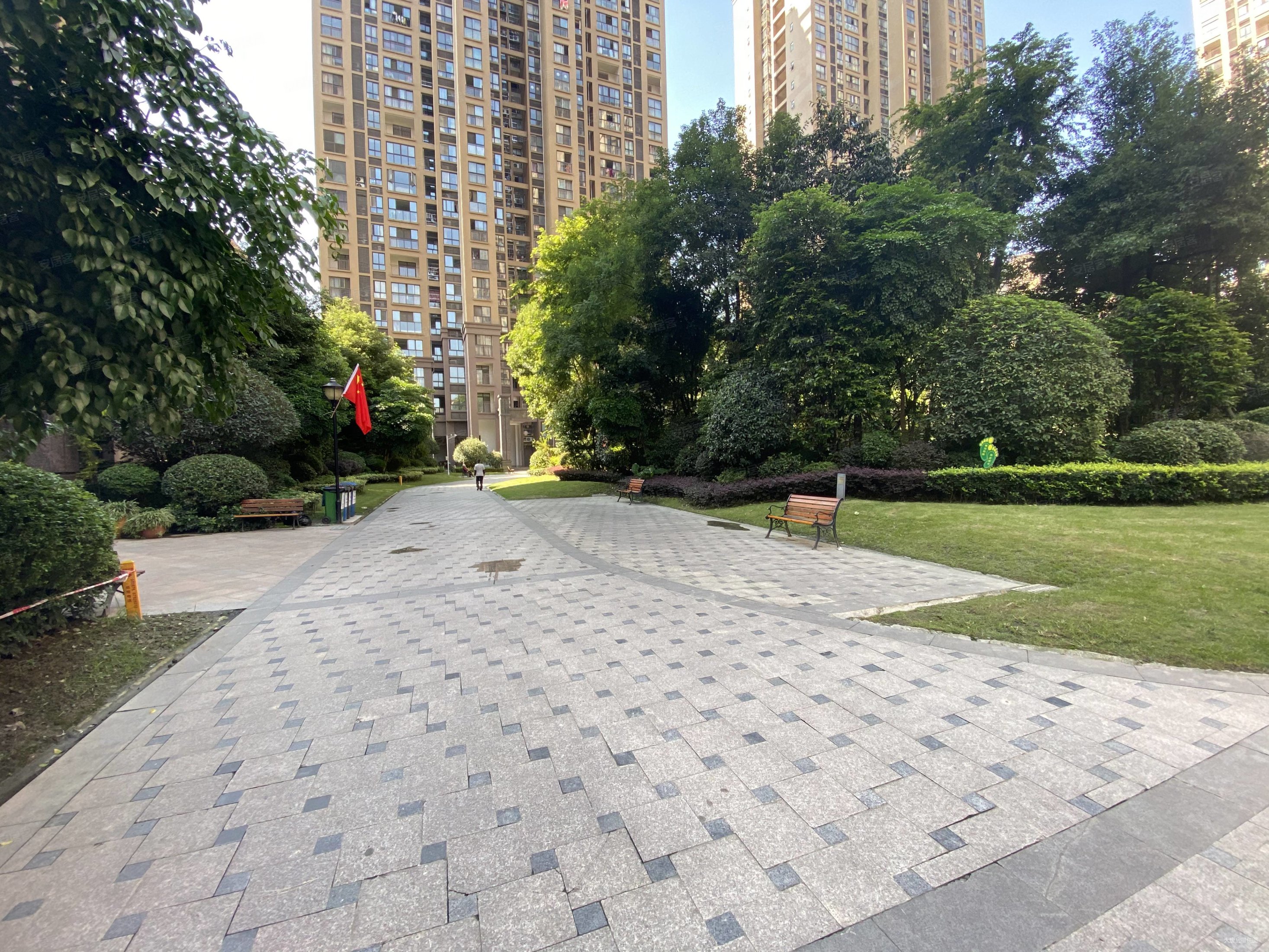 中冶中央公园居家套三新小区物业绿化良好配套完善