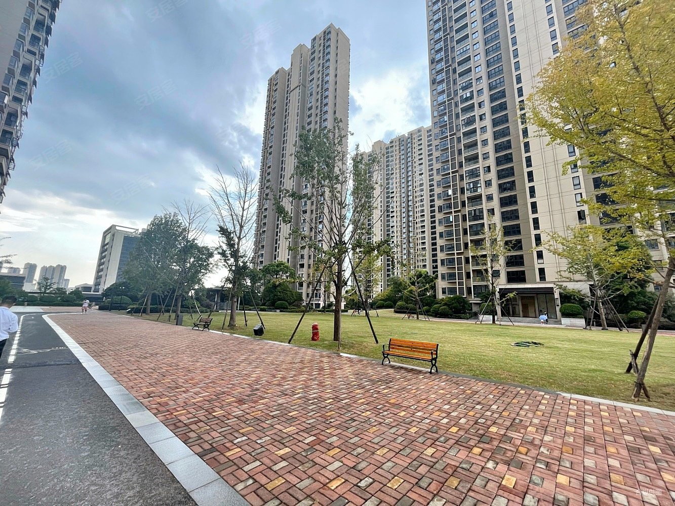 九龙湖地铁口新力禧园精装三房楼层佳环境优美