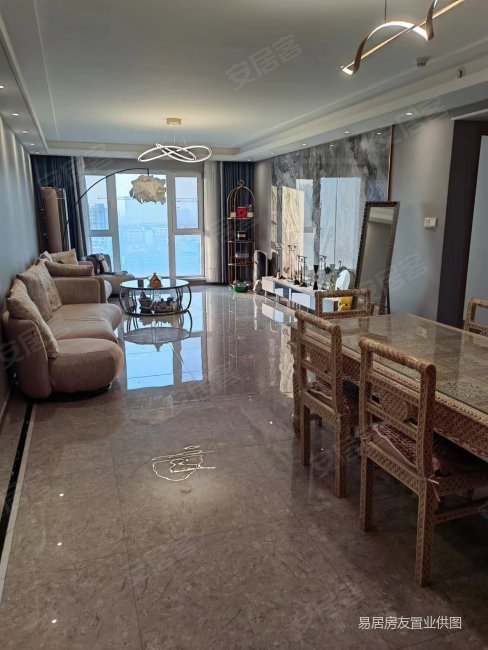 金地樾檀山|华园东路992号3室2厅2卫136.95平方米