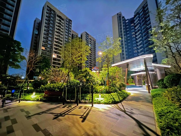 广州花都镜湖大道桐悦花园(花都湖)高端品质loft小区 新交楼小区 环境