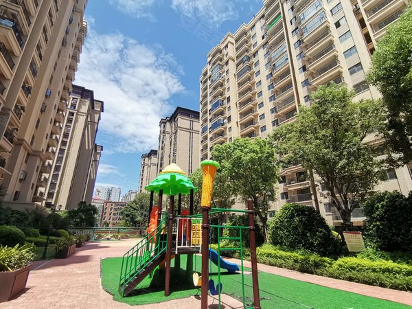 泉州南安霞美镇尚都华庭星城广场 112平3房2卫 家具家电配套齐全 星城