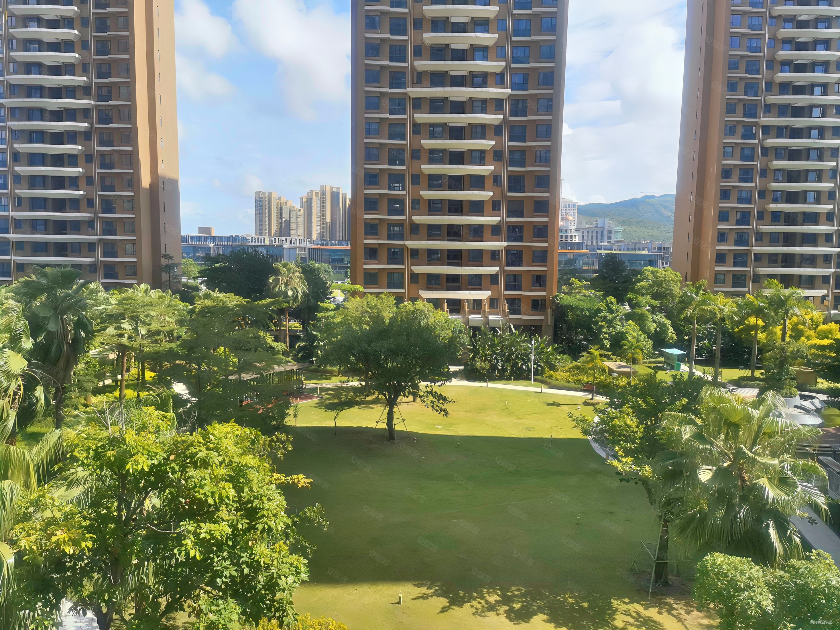 横琴口岸华融琴海湾南北通透大四房单价三万多送车位