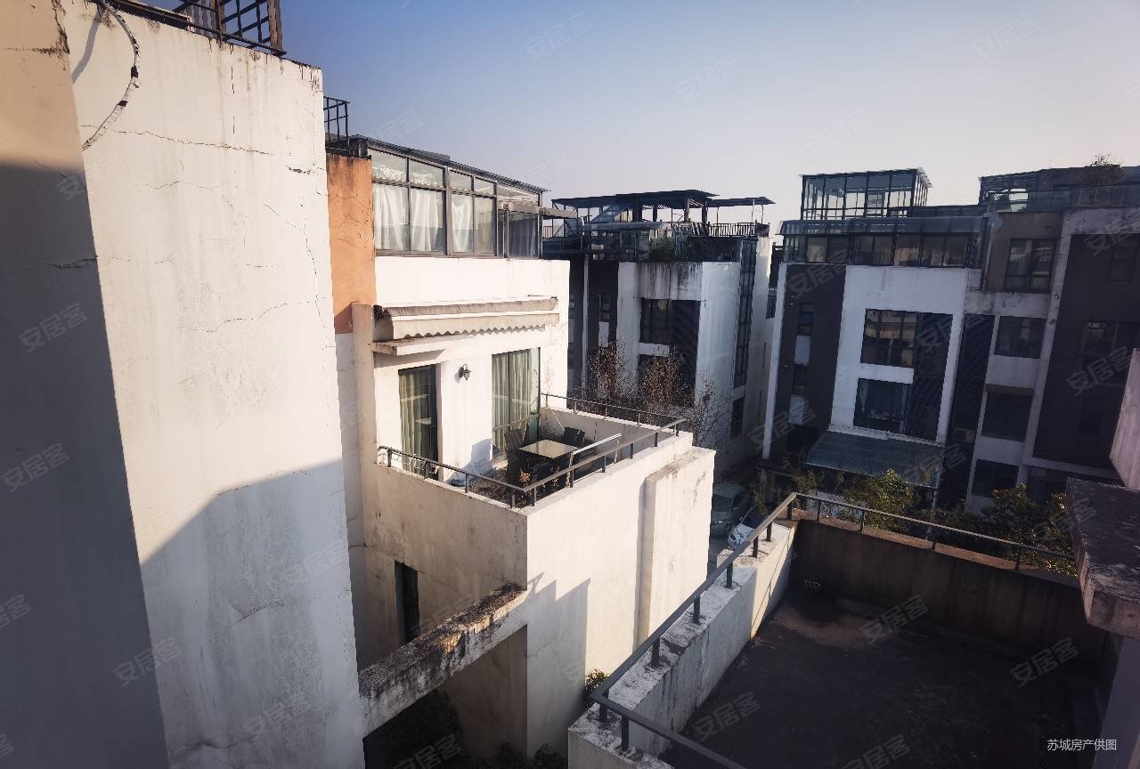 依云水岸联排别墅使用面积近400平南入户北花园有钥匙