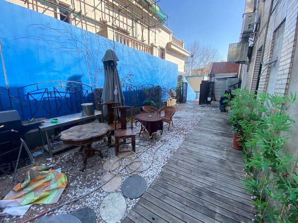 银都花园 别墅出租 院子100平 会所装修 看房联系