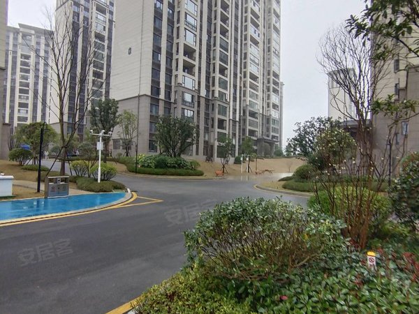 清镇碧桂园西南上城映山府双地铁口西南商贸城国际购物中心对面精装五