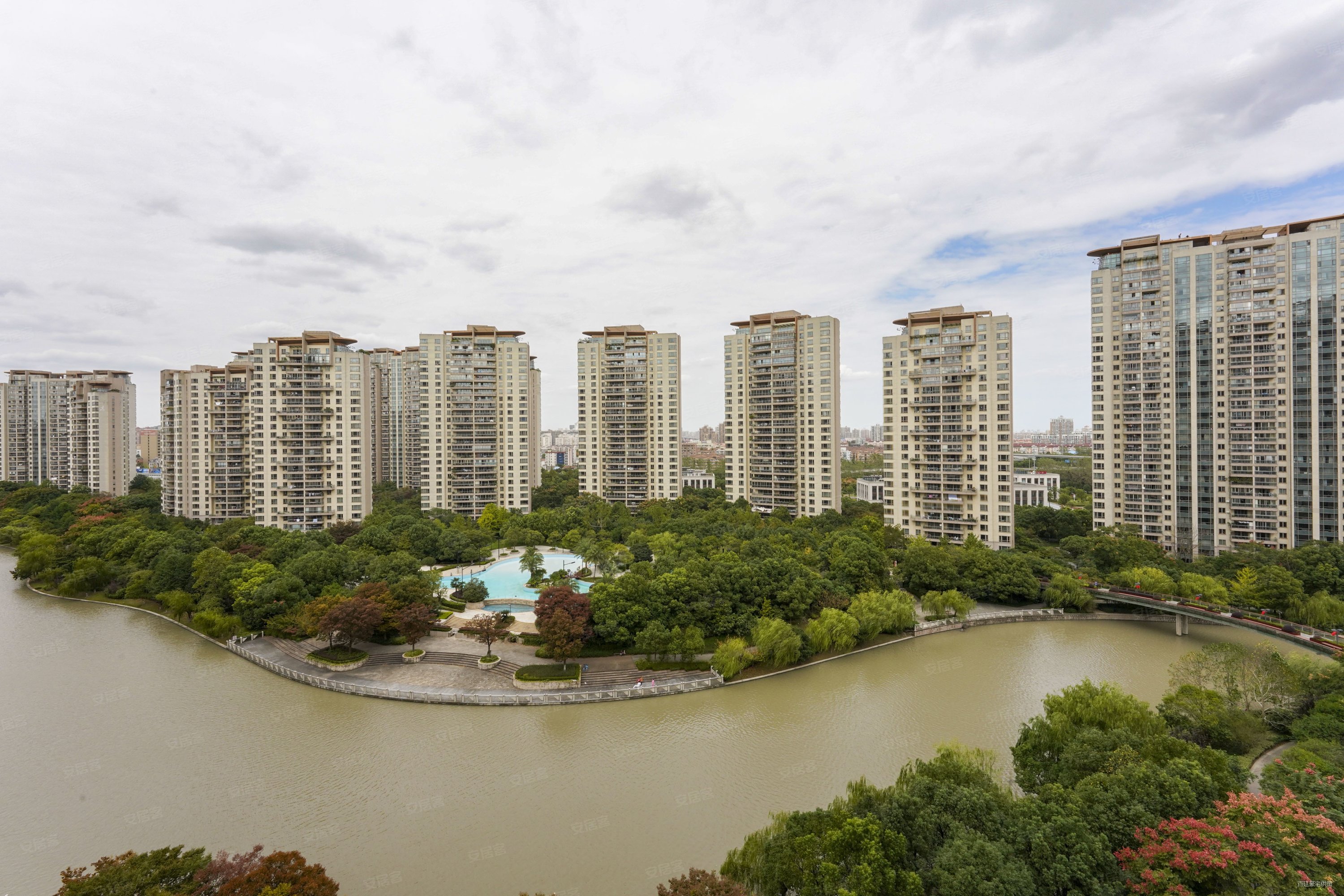 仁恒河滨城(二期)8室3厅6卫501.85㎡南北7588万