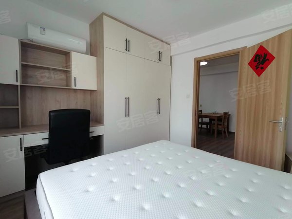 上海浦东南汇周边馨悦名邸馨悦名邸 1室2厅1卫 南北通透 精装修 电梯