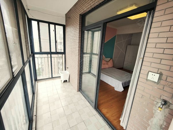 武汉洪山关西南湖康泰花园新竹苑无中介 包物业 民水民电   房子位于