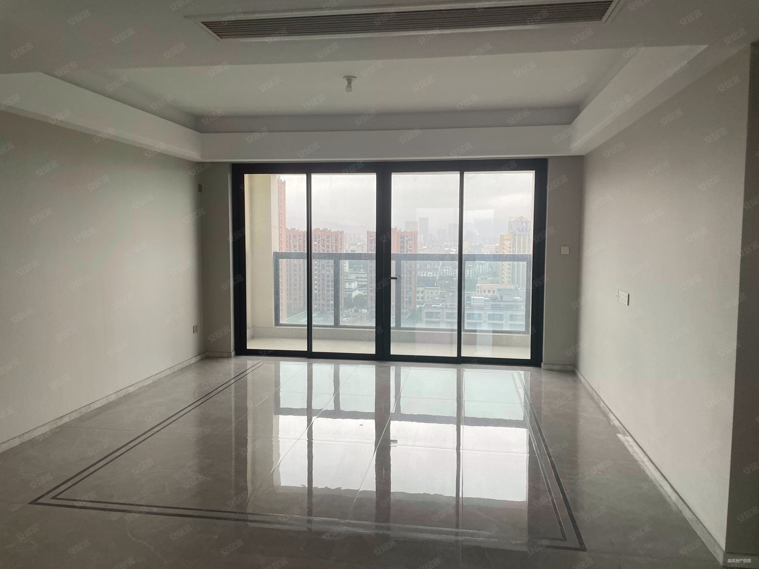 龙山名都4室2厅3卫169㎡南北285万