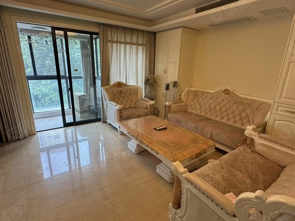 出租甲江南精装修,三室两厅,南北通透,拎包入住