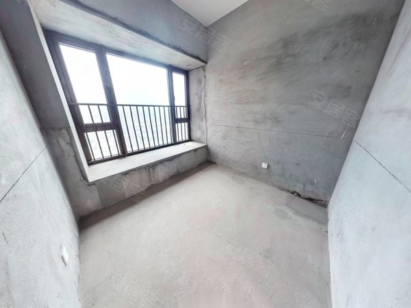 深圳龙华龙华中心区壹成中心第三区壹方天地C区之上 毛坯大三房 可做仓库3000月 看房方便出租房源真实图片