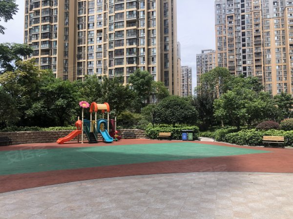 蓝光香槟广场优点,不足,成都蓝光香槟广场怎么样,蓝光香槟广场周边