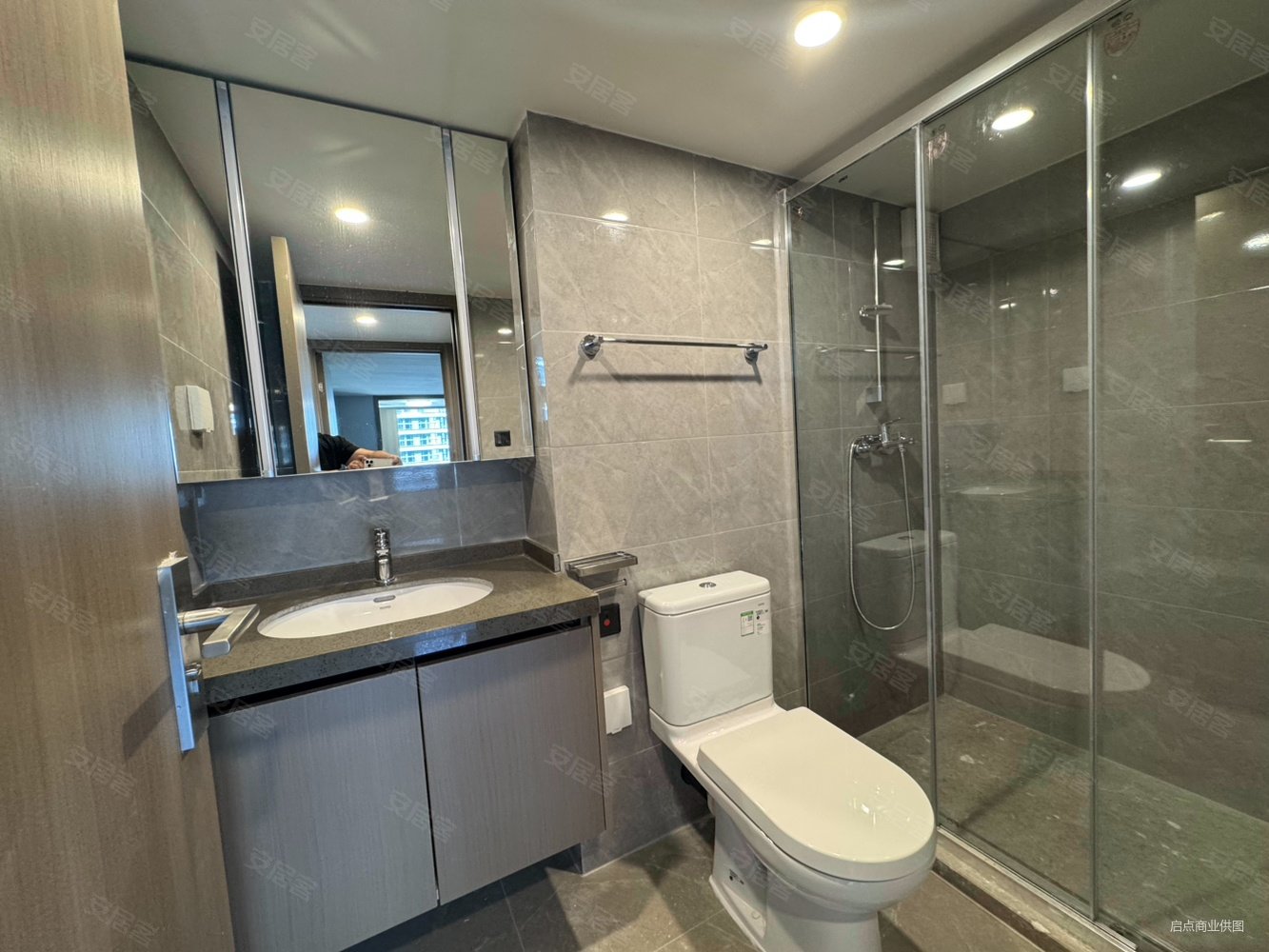 保利时区(商住楼)3室2厅2卫80㎡东南80万