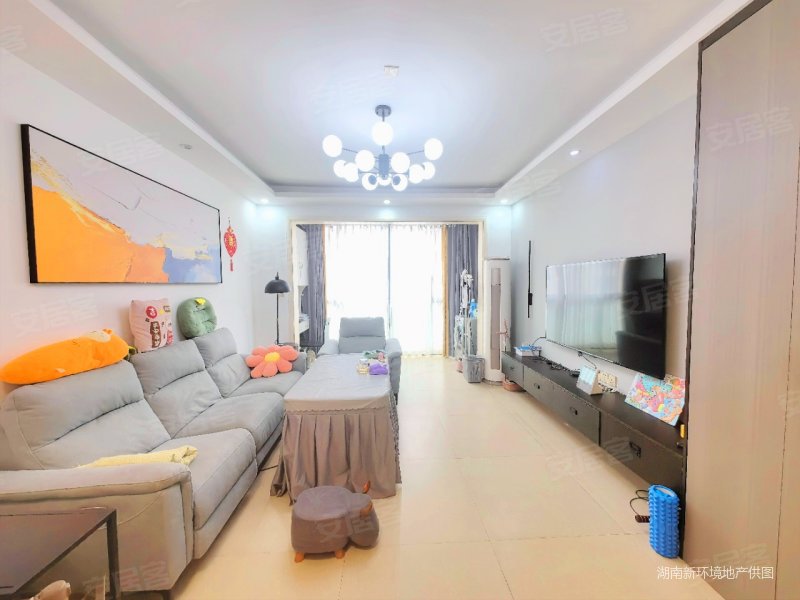 2号线地铁口 刚需好房 九成新带家具家电 中间层 随时看房,星城映象