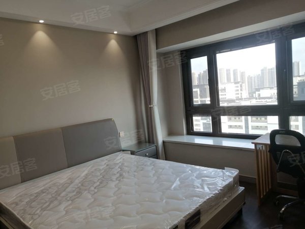 连云港海州万达康颐华府康颐华府 拎包即住 地暖净水都有 安静大三房