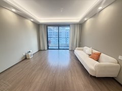 泰州海陵城南万象城悦天地旁 华润四期精装修三室 拎包入住 有钥匙看房出租房源真实图片