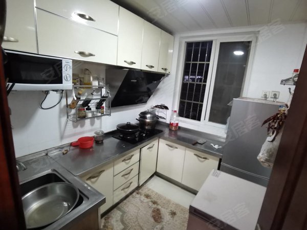 青岛平度李园北关小区(平度)北关小区,人民医院西50米,带储藏室,家具