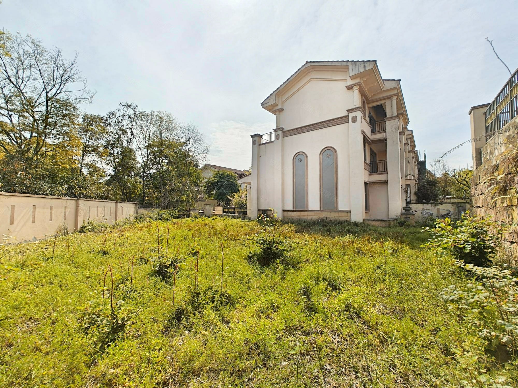 麓山大道 联排端户 带大花园车库清水出售,雅居乐香草山(别墅)二手房