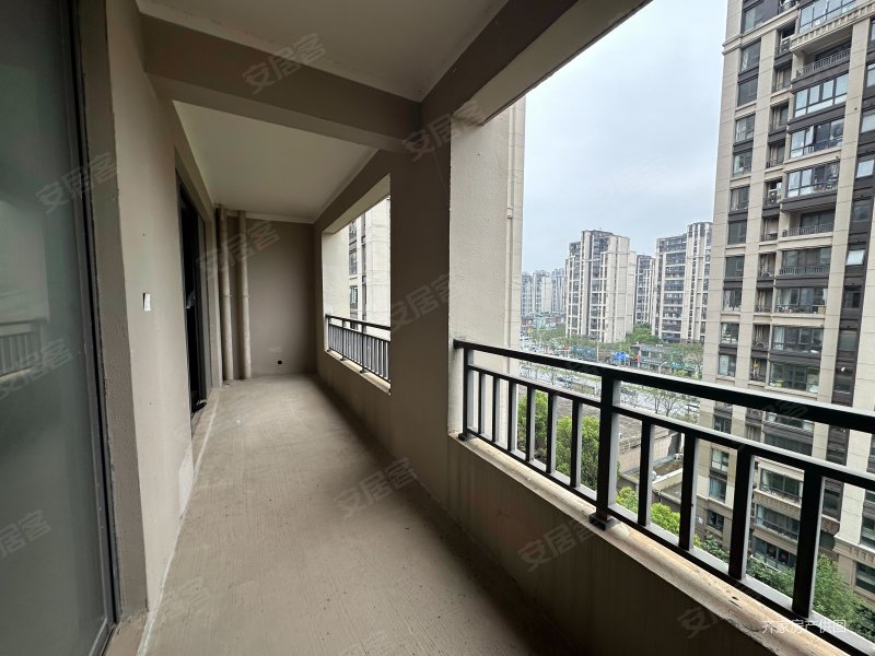 绿地悦城b区新出位置通透大三房前后间距开阔采光绝杀诚心出