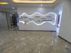 临沧临翔凤翔天豪国际5室2厅2卫,低楼层空房精装修,生活便利出租房源真实图片
