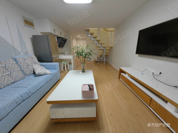 宝龙公寓复式挑高精装2房 邻金轮观湖国际